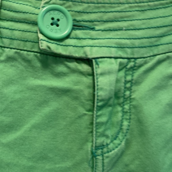 Low rise green capris - Picture 5 of 15